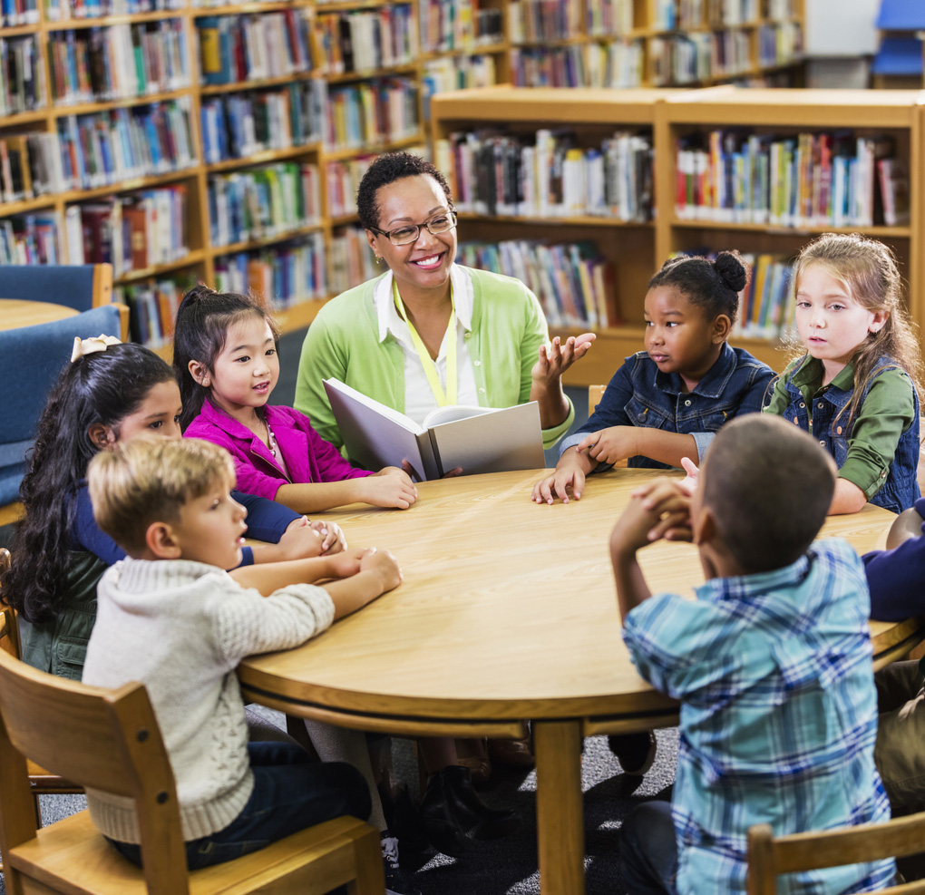 Coasterra_Education_teacher w students